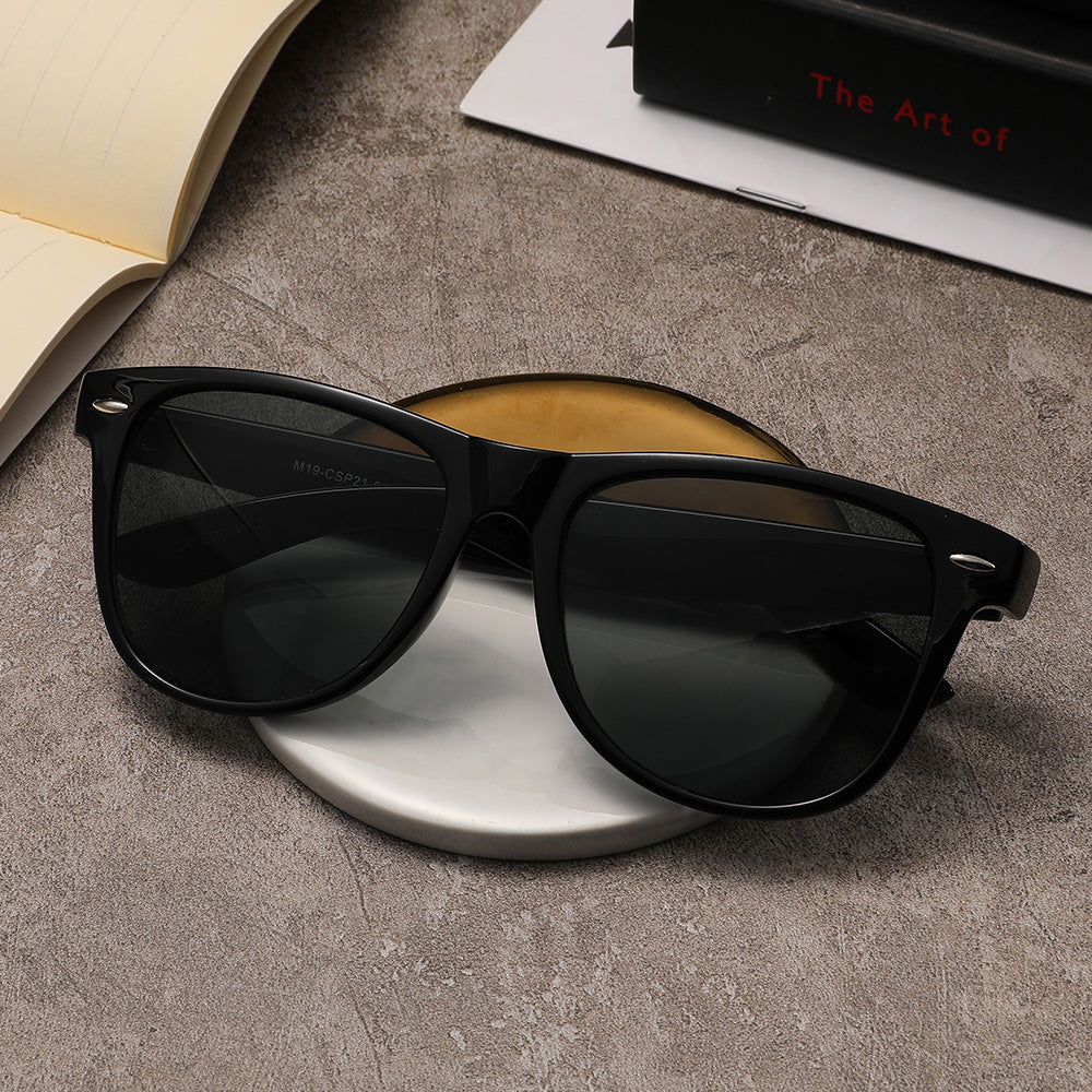Sunglasses: Classic Essential