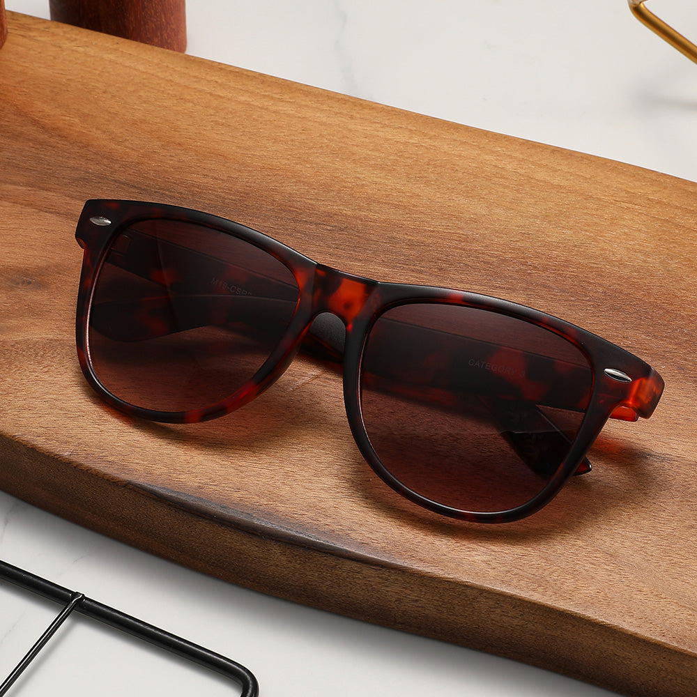 Sunglasses: Classic Essential