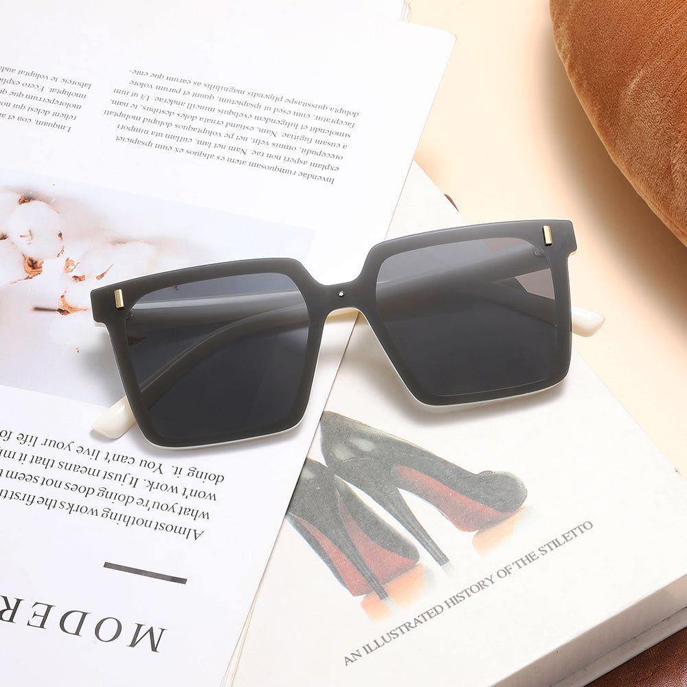 Sunglasses: Glamour Polarised