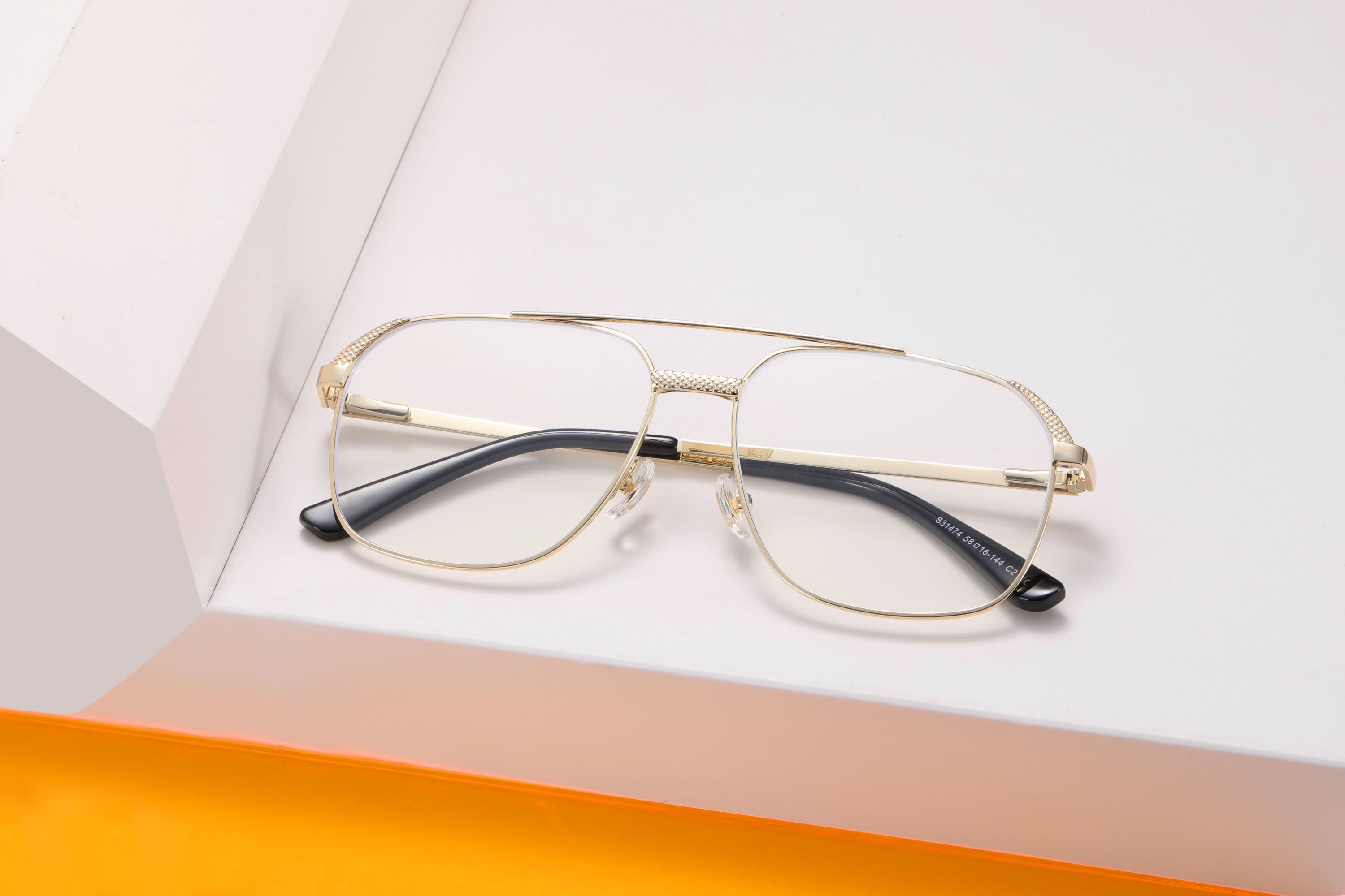 Sunglasses: Posa