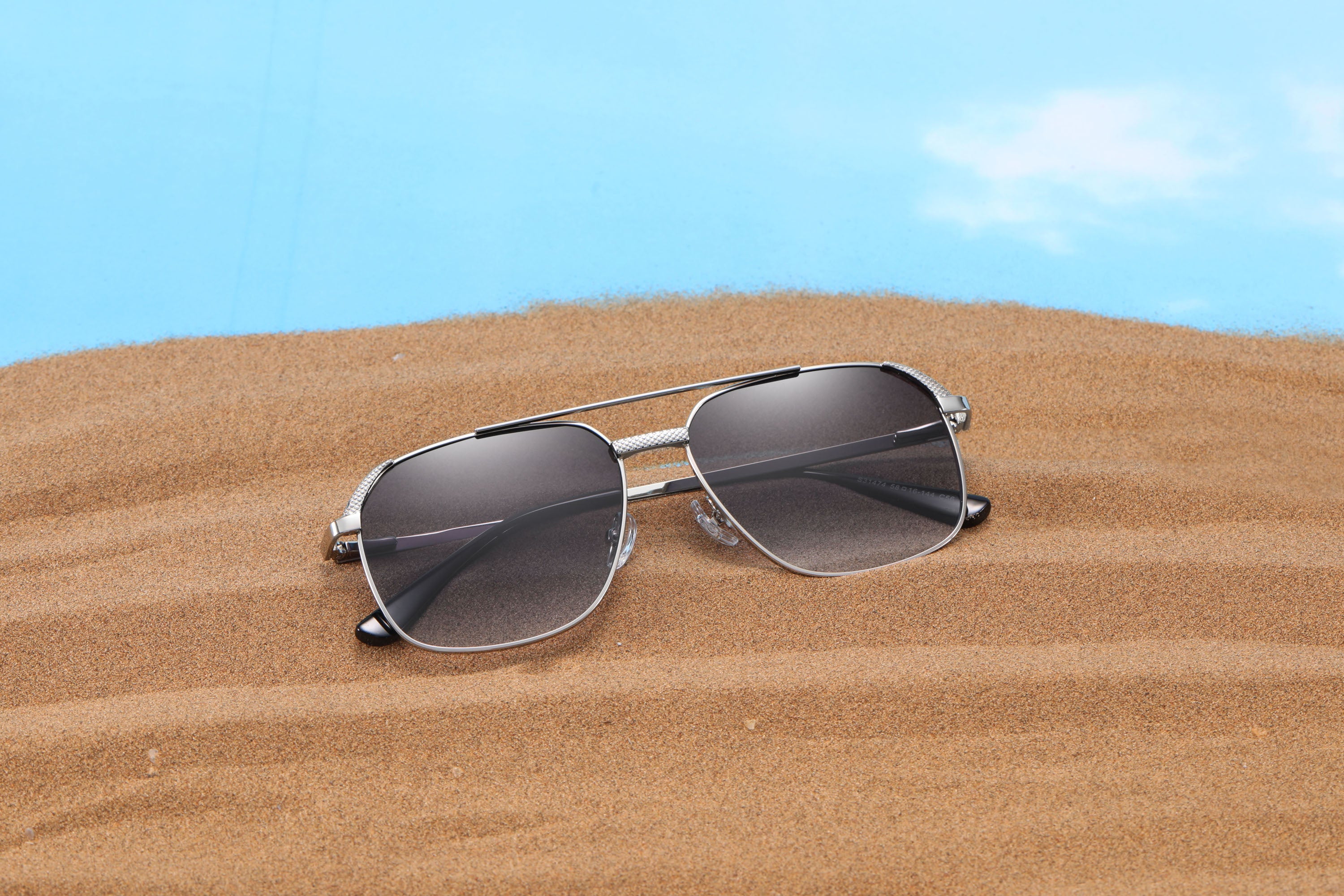 Sunglasses: Posa
