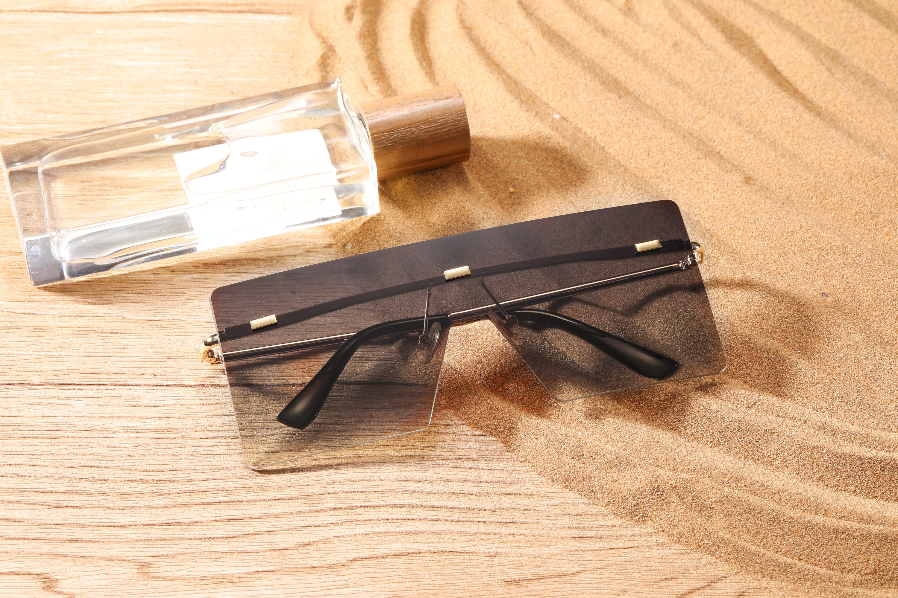 Sunglasses: Uno Pezzo