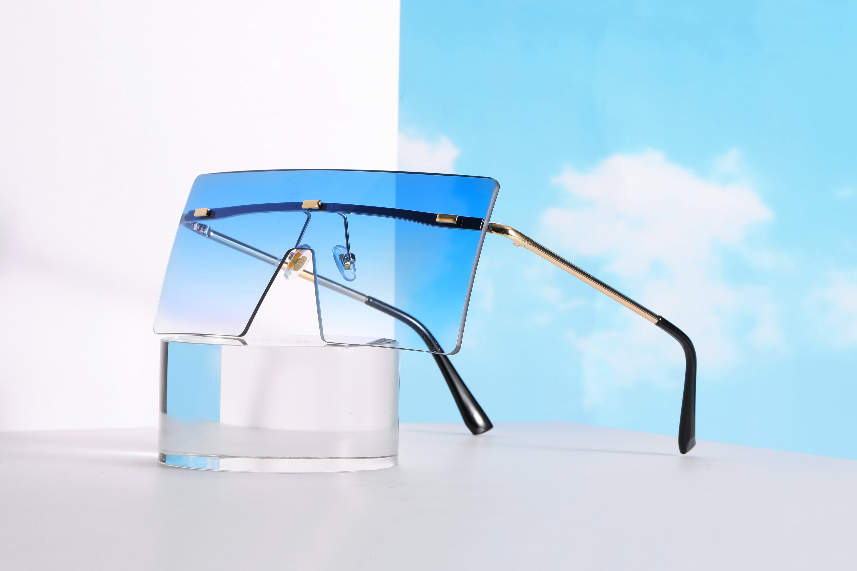 Sunglasses: Uno Pezzo