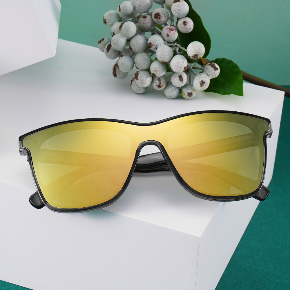 Sunglasses: Clara